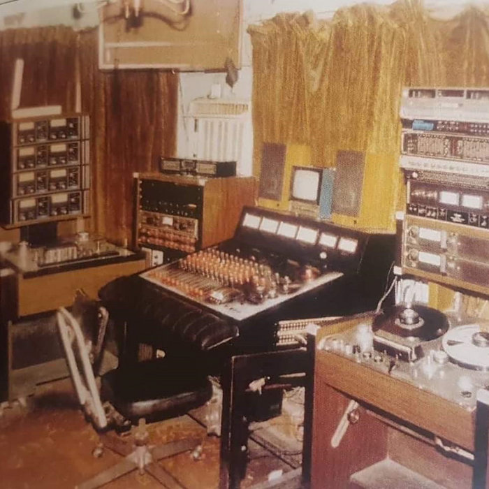 DJ Luis – Barrington Levy – Black Roses