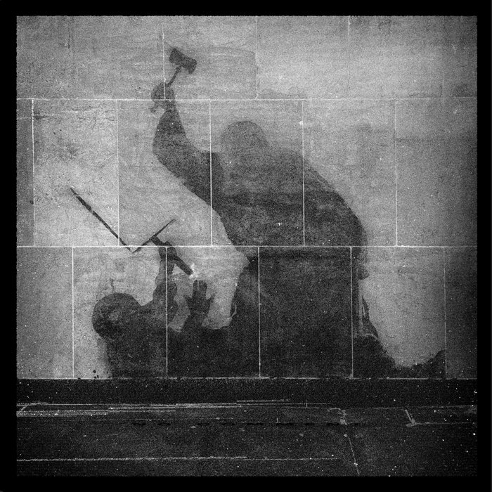 KNEECAP – No Comment