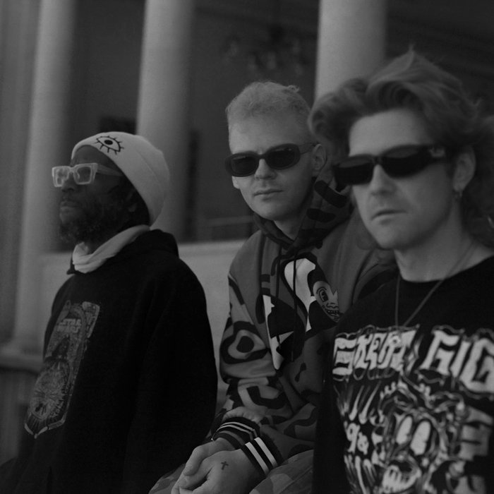 TOO MANY ZOOZ – So Fresh, So Clean
